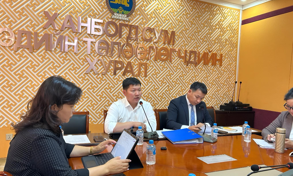 ӨМНӨГОВЬ АЙМГИЙН ХҮҮХДИЙН ЭРХИЙН ХУУЛЬ ЗҮЙН ХОРОО ХАНБОГД СУМАНД АЖИЛЛАЖ БАЙНА.